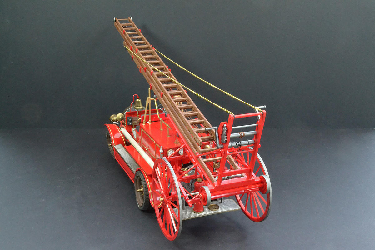 Bandai 1:16 1914 Dennis Fire Engine - Ready For Inspection
