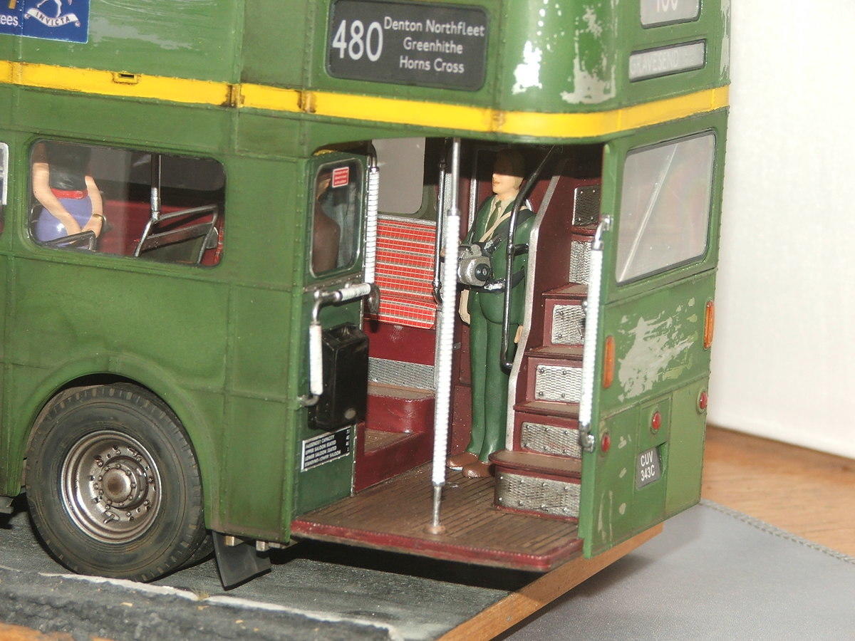 Revell Routemaster, London Country 480 mid 70s - Ready For Inspection ...